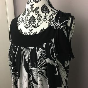 Casual Land Black & White Tank-top